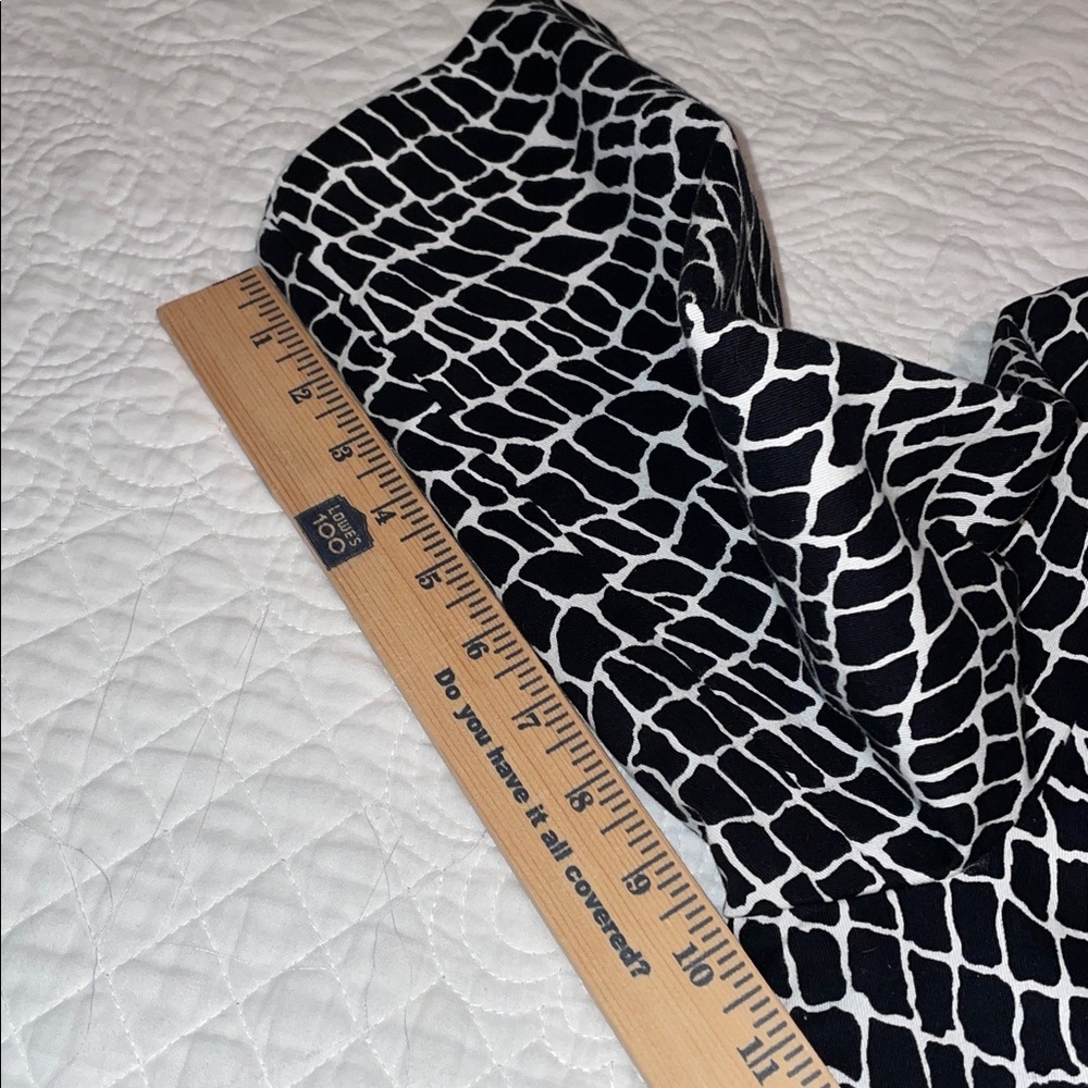 Studio Works Black & White Geometric Lined 3 Button 3/4 sleeve blazer. Size LP - Picture 13 of 13